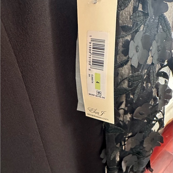 Dress - Picture 3 of 4